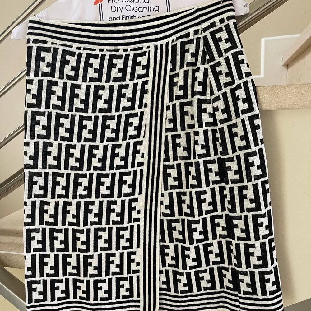 VINTAGE FENDI FF LOGO black and white knit SKIRT💝HP - Picture 4 of 11